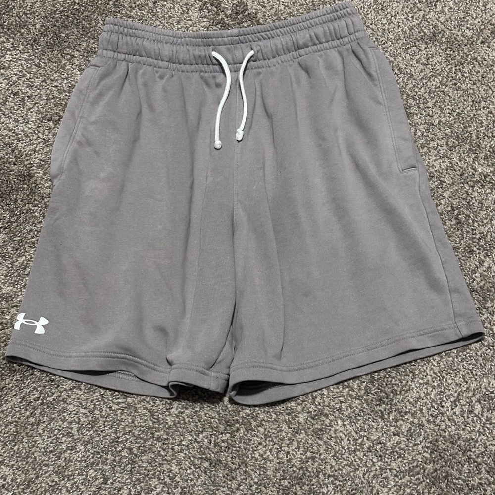 Under Armour Gray Athletic Shorts | Size Medium